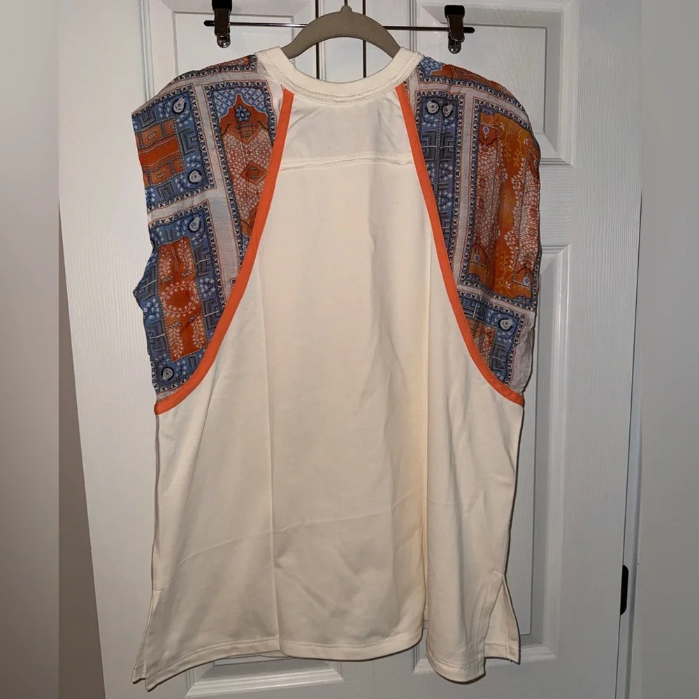 Sage + Fig Women’s White and Orange Graphic Top - Picture 2 of 4